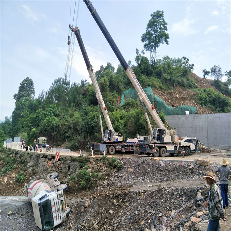 牧野汽车掉沟里叫吊车救援要多少钱